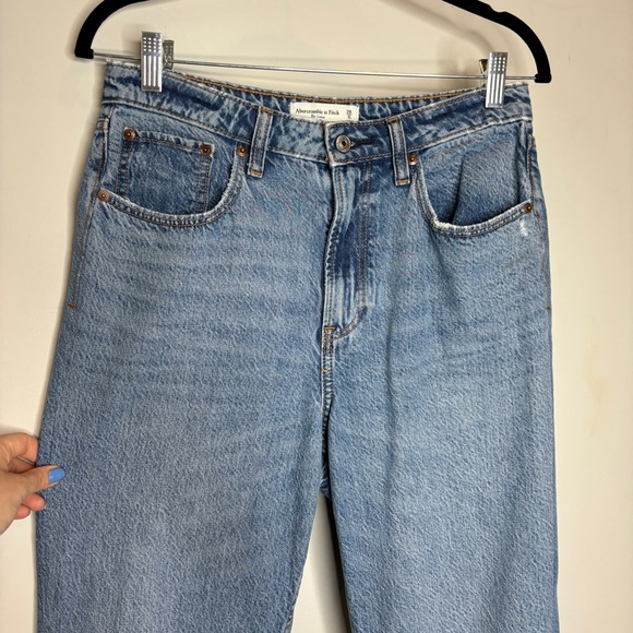 Abercrombie & Fitch The Loose High Rise Jean Curve Love - Picture 3 of 6